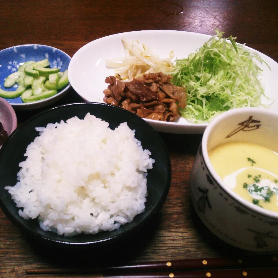 Snapdishの料理写真:今日の夕ごはん☆豚肉の生姜焼き|吉田啓子さん