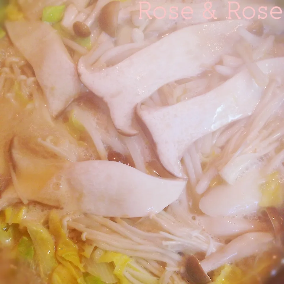 野菜たっぷりラーメン鍋( ´艸｀)|ROSE & ROSEさん