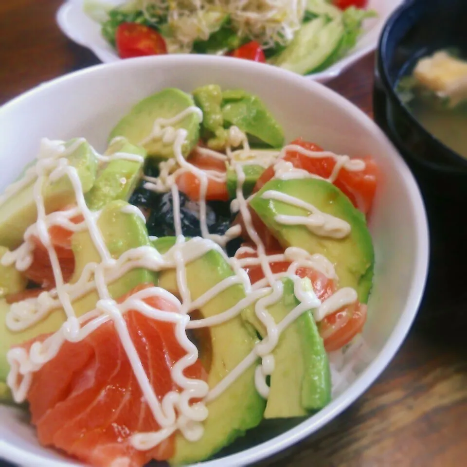 サーモン＆アボカド丼|吉田啓子さん