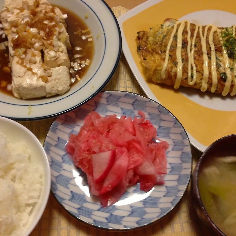 Snapdishの料理写真:ニラ玉、湯豆腐|♡happyhalloween♡さん