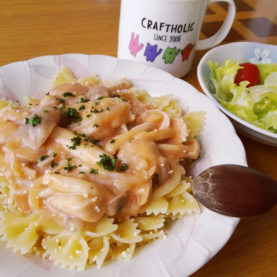 Snapdishの料理写真:鶏肉のトマトクリームパスタ|Yuki Yoshidaさん