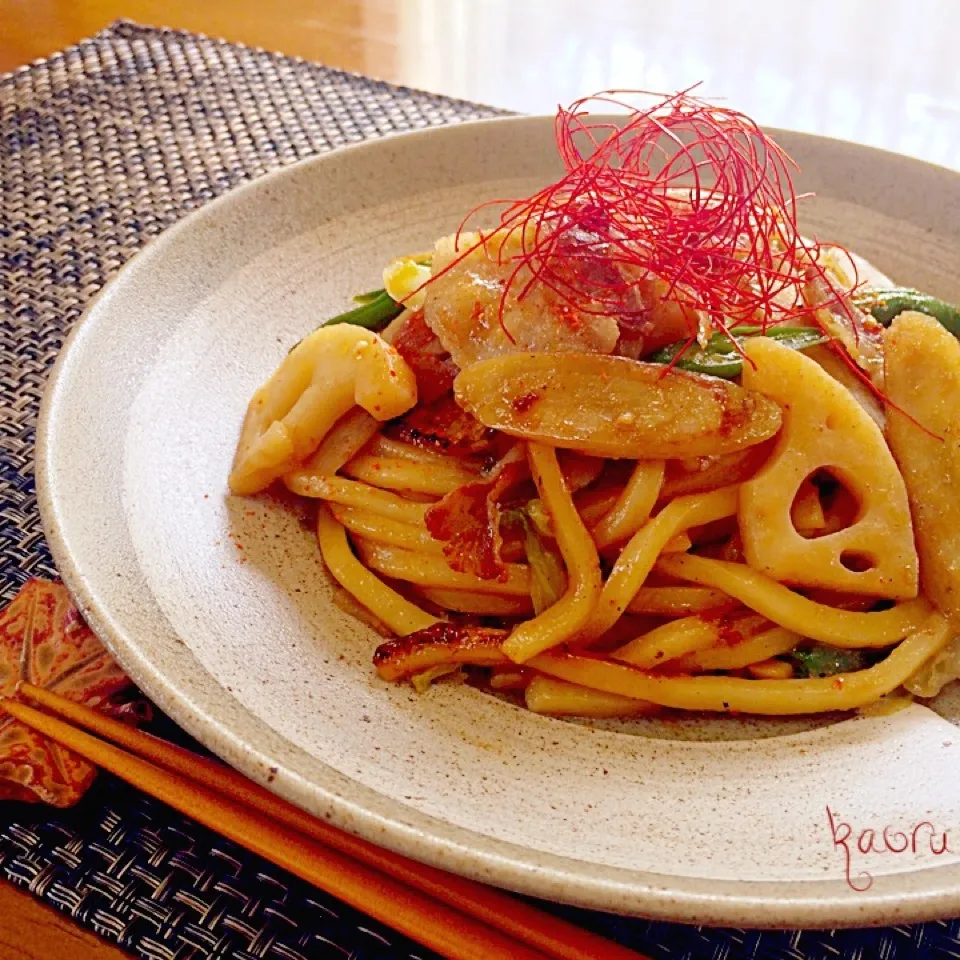 豚バラと根菜♡秋の焼きうどん♪|かおちゃんさん