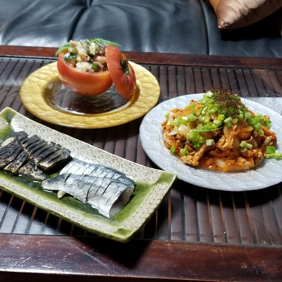 Snapdishの料理写真:先程のしめ鯖に加え豚キムチとトマトくりぬき鯖サラダ☺|dai.noriさん