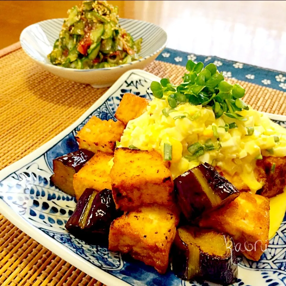 茄子と厚揚げの酢玉ねぎタルタル♡胡瓜と大葉の梅おかか和え♪|かおちゃんさん