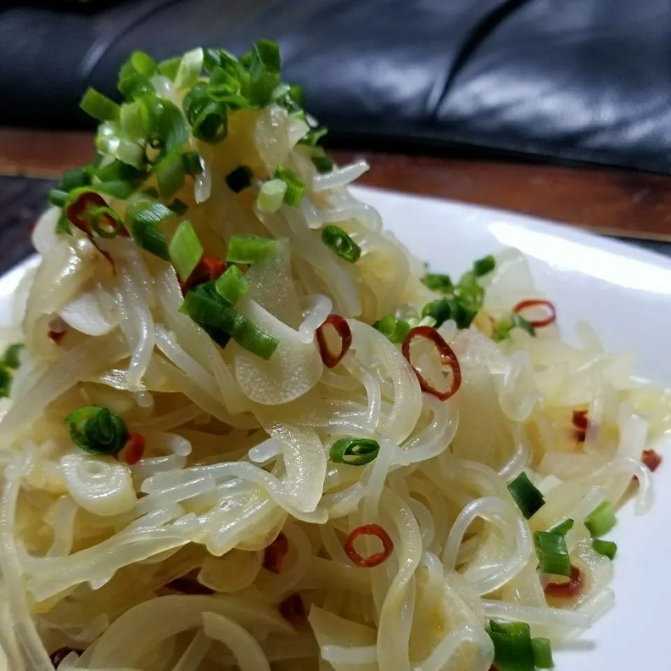 Snapdishの料理写真:久しぶりのダイエット開始！簡単お手軽✨しらたきパスタ♪|dai.noriさん