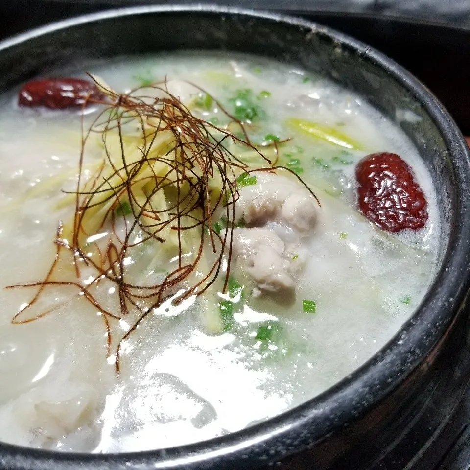 Snapdishの料理写真:昨日の深夜飯🍚体調崩し気味だったので生姜にんにくサムゲタン|dai.noriさん