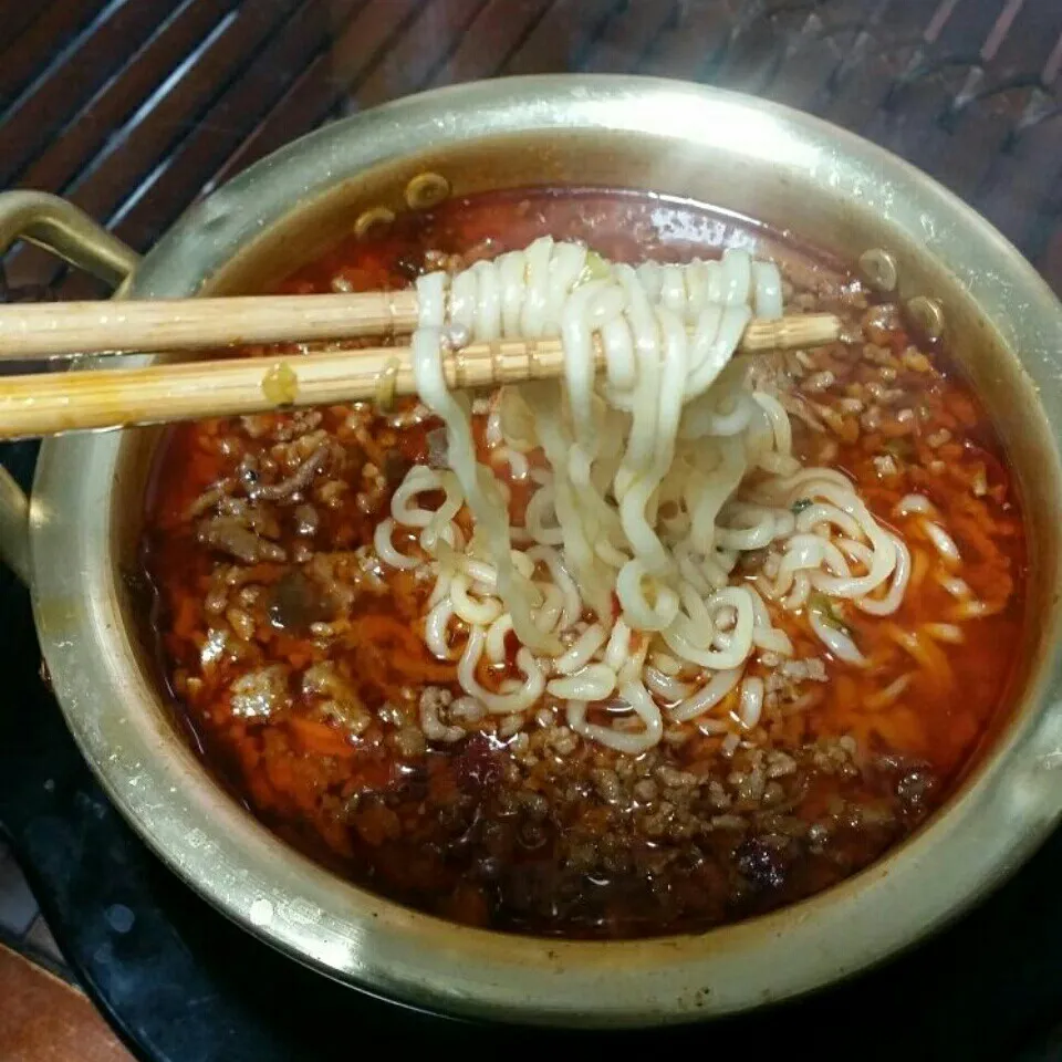 新大久保の飲み帰りで自宅で韓国インスタント麺の担々麺♪|dai.noriさん