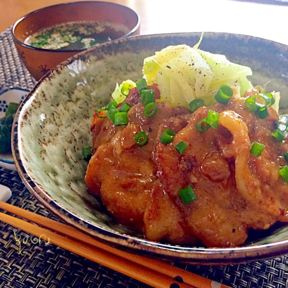 味噌バター豚丼♪茹でキャベツ添え♡|かおちゃんさん