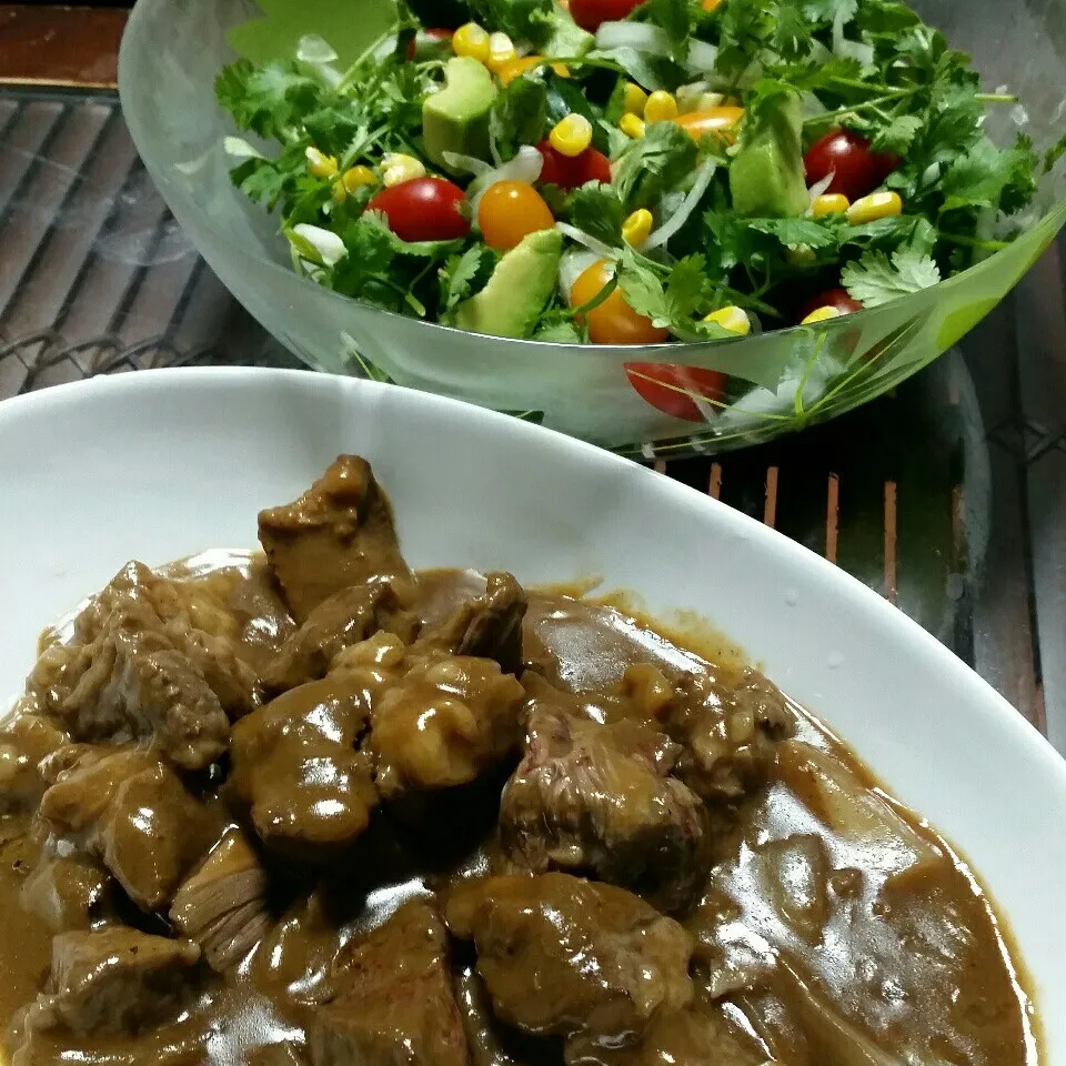 けっこう前の夜ご飯♪(^o^ゞごろごろ牛肉カレーとパクチーサ|dai.noriさん