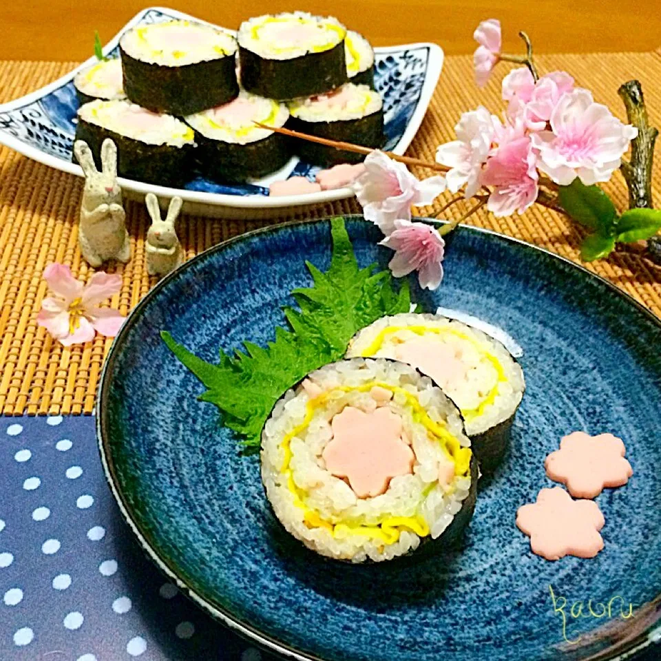 Snapdishの料理写真:【ライトブルー桜 】春色の桜のり巻き♪|かおちゃんさん