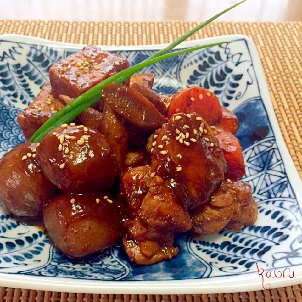 鶏とごぼうと丸蒟蒻のこってり味噌煮♪|かおちゃんさん