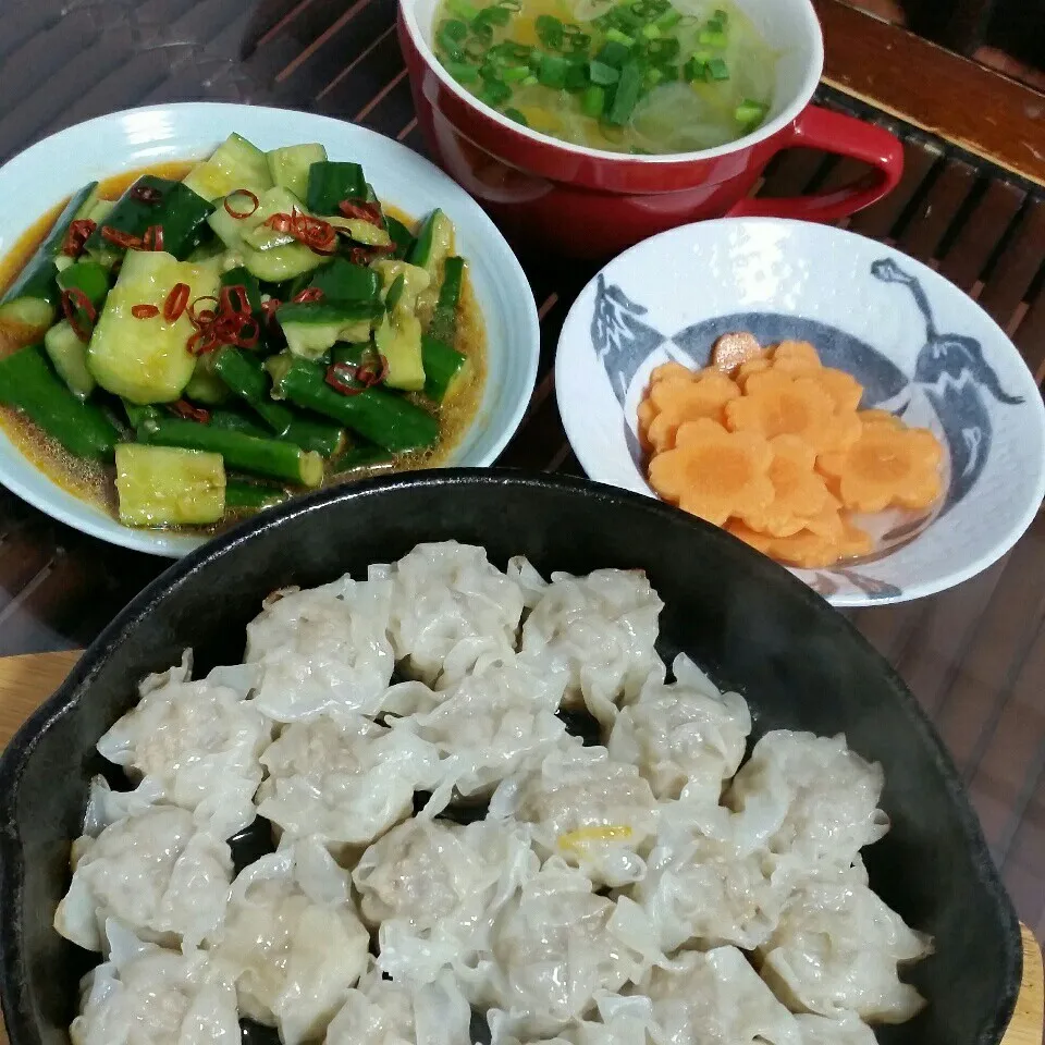 今日の夜ご飯は、焼き焼売とラ－ポンきゅうりに酢山葵にんじん♪|dai.noriさん