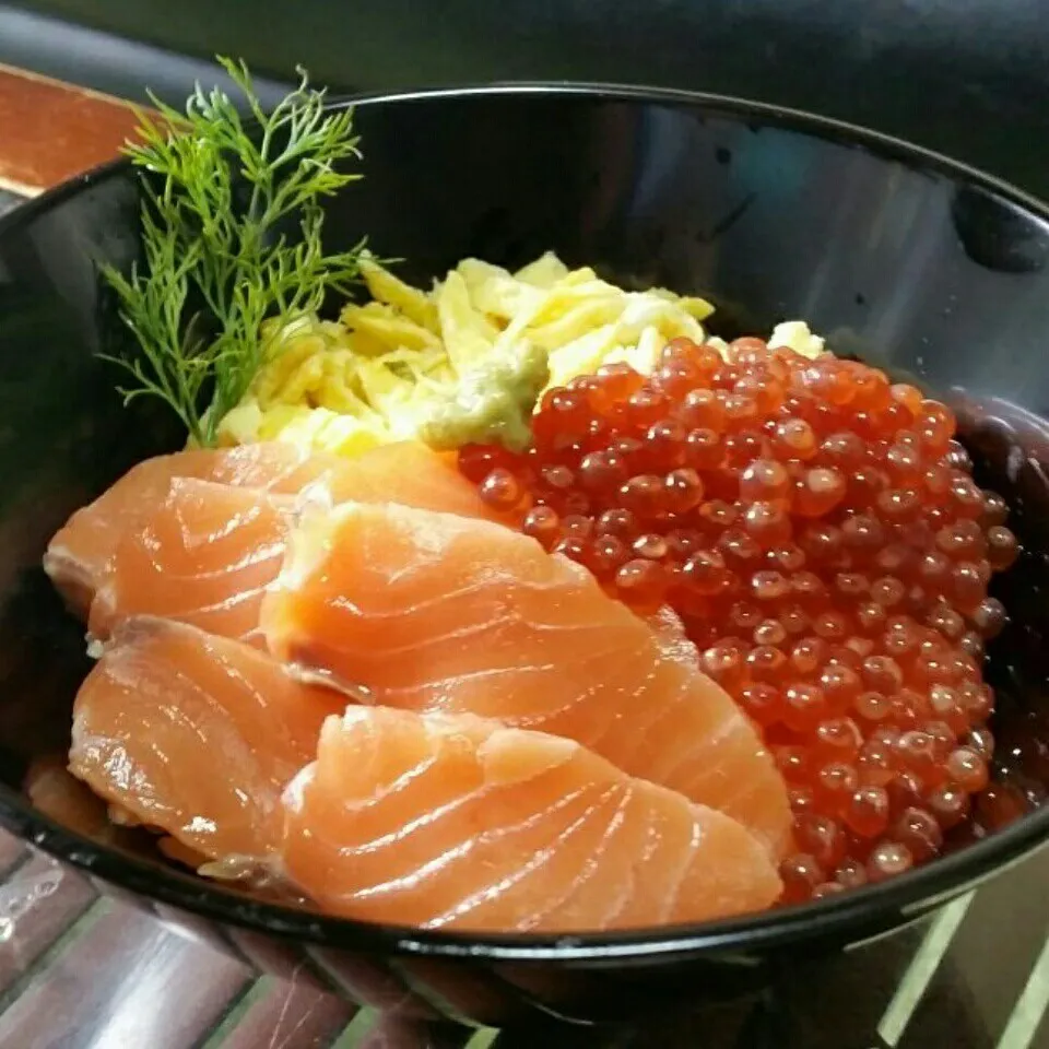 今日の朝ごはんは、豪華海鮮親子丼♪(o^O^o)|dai.noriさん