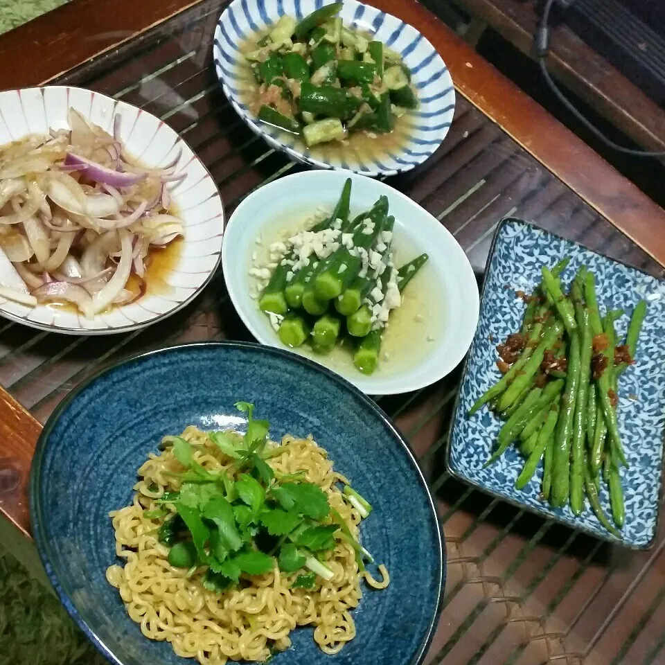 インスタントパクチー麺にお酒のアテ！エトセトラ♪(o^O^o|dai.noriさん