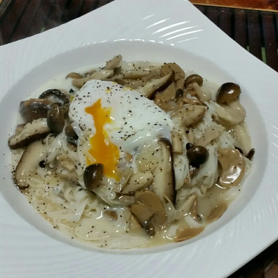 Snapdishの料理写真:お疲れ様なので、糖質0麺とレトルトパスタソースでダイエット飯|dai.noriさん