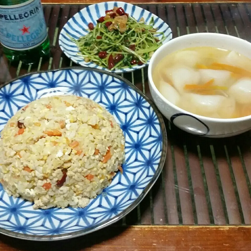 昨日の夜ご飯♪炒飯、水餃子に豆苗ガーリック炒め(o^O^o)|dai.noriさん