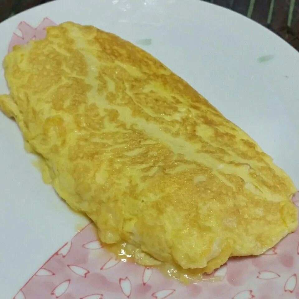 今日の昼ご飯は、チーズオムレツの出来上がり♪(^∇^)|dai.noriさん