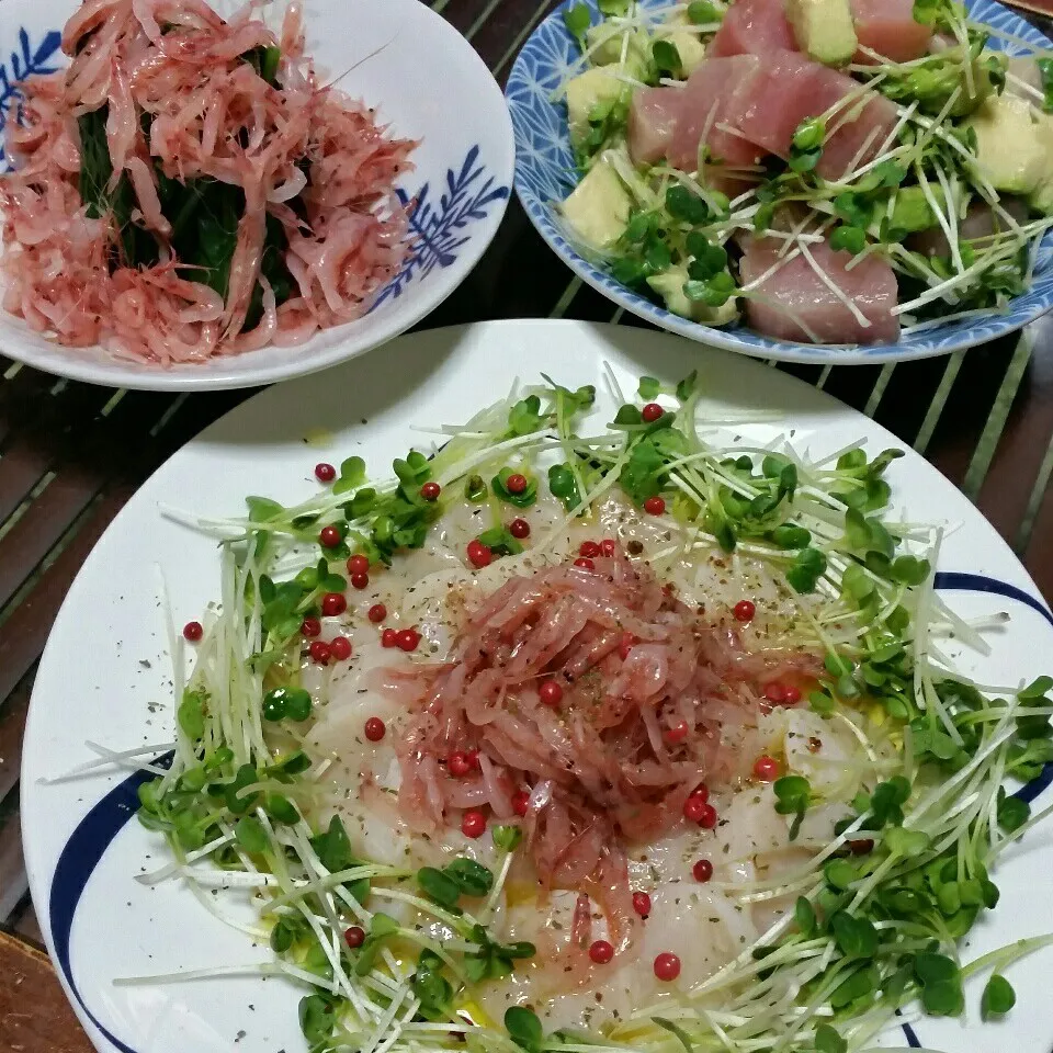 Snapdishの料理写真:昨日の夜ご飯、生ホタテと桜えびのカルパッチョと鮪とアボカド♪|dai.noriさん