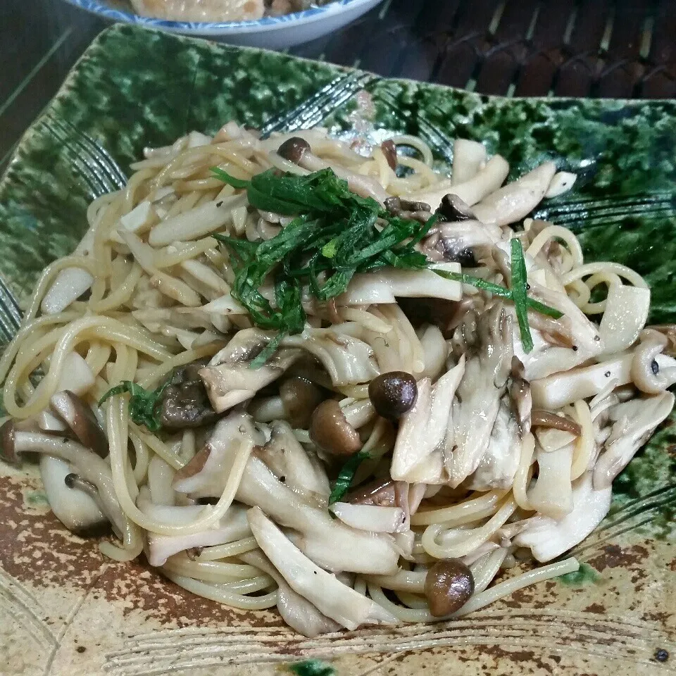 半休な日🍄きのこ三昧(えりんぎ、ぶなしめじ、舞茸)パスタ♪|dai.noriさん