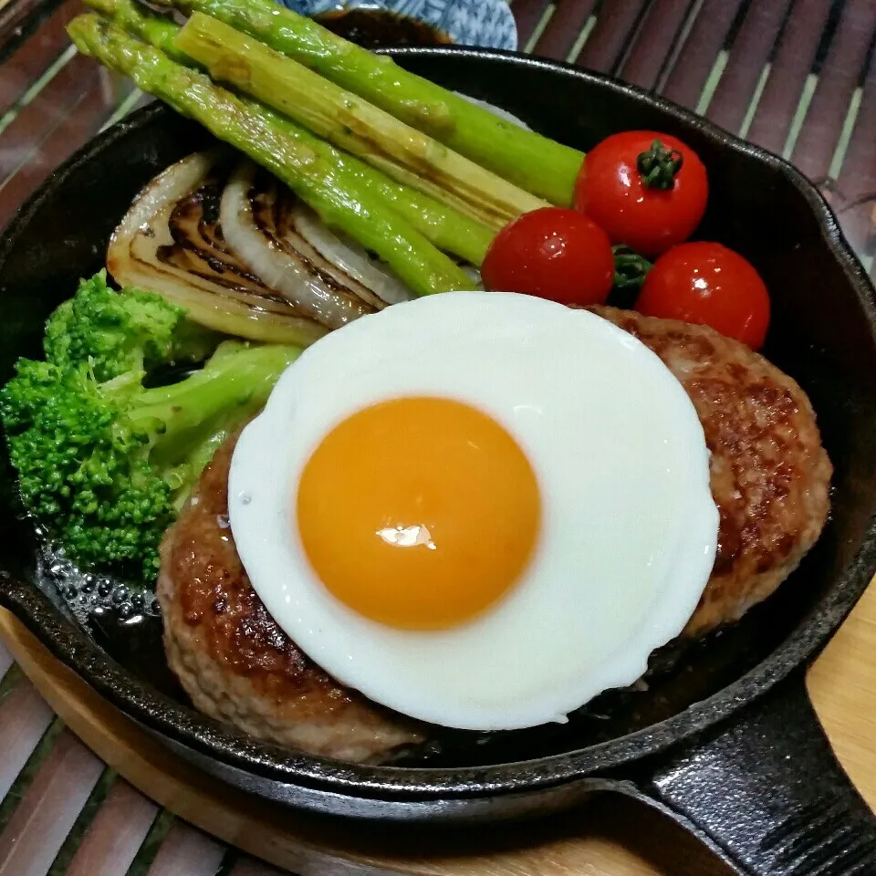 今日の夜ご飯は目玉焼きハンバーグで決まり♪(o^O^o)|dai.noriさん