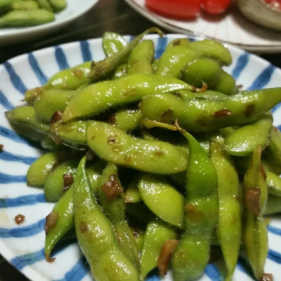 深夜飯は、軽めに…♪ガーリック醤油枝豆炒め♪(^o^)v|dai.noriさん