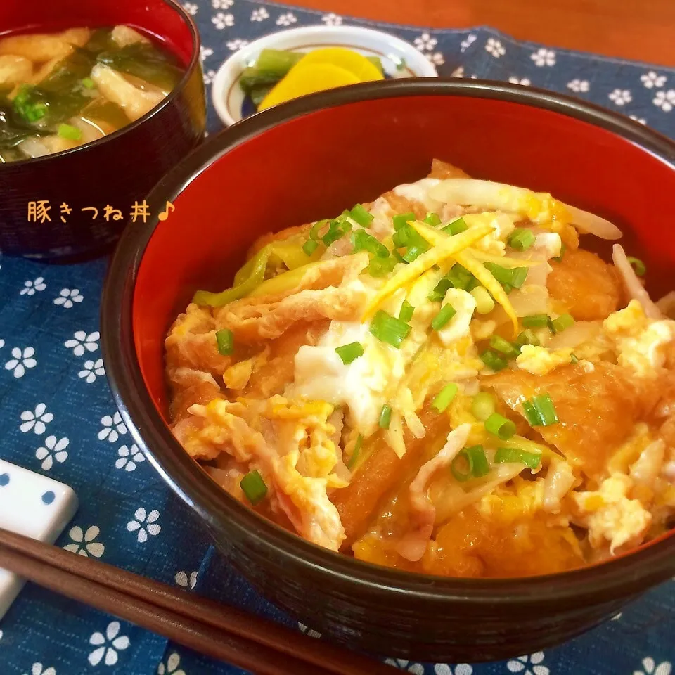 Snapdishの料理写真:お揚げがジューシー〜豚きつね丼♪|かおちゃんさん