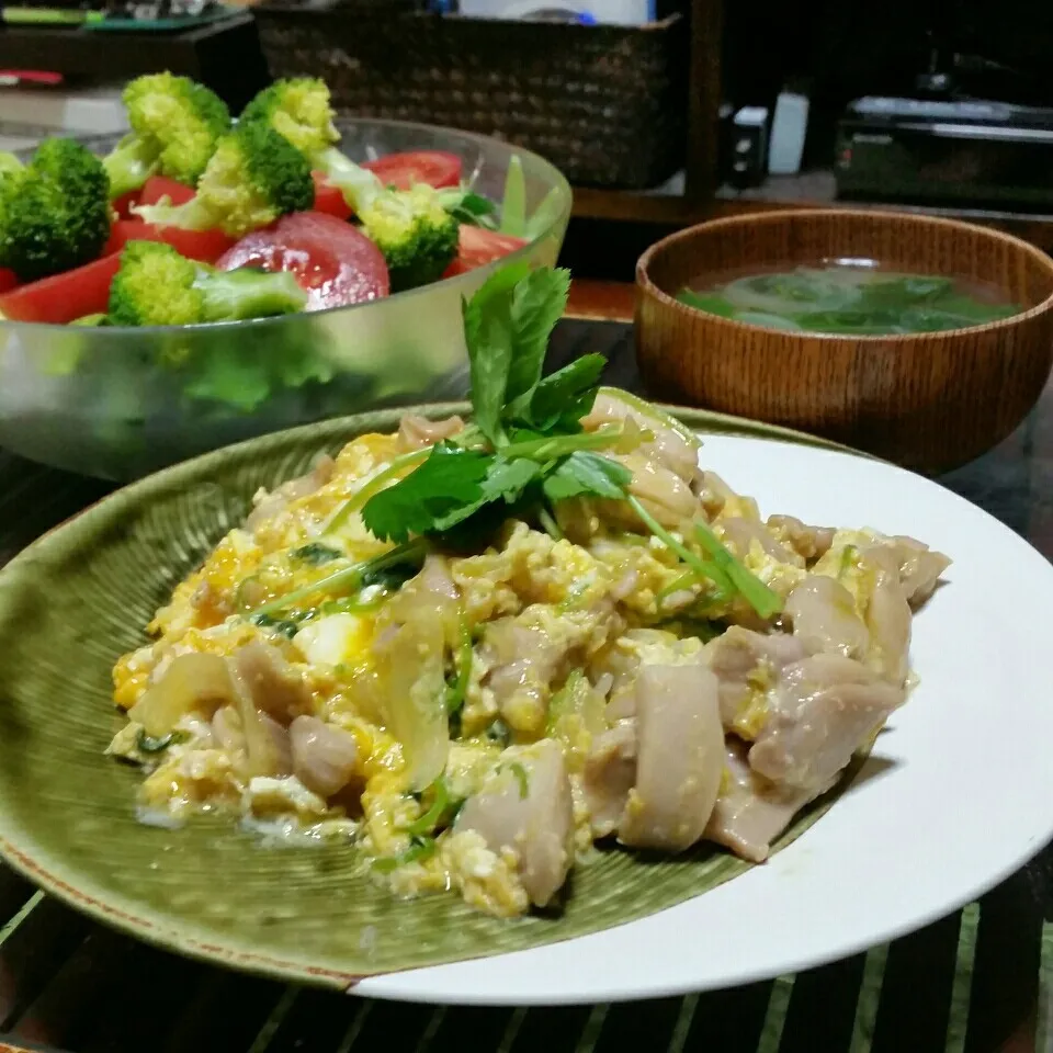 親子丼だけど…♪味付けは玉ひでレシピとアボカド種のお吸い物♪|dai.noriさん