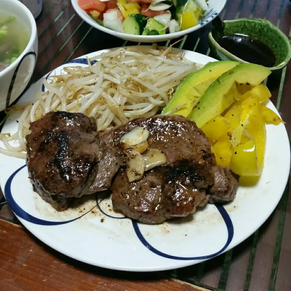 ミディアムsteak頂きました～♪ソースは醤油とバルサミコ酢|dai.noriさん