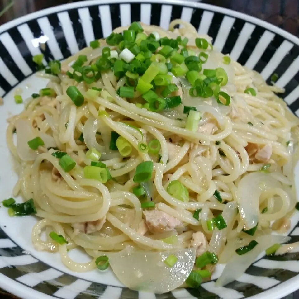 お昼ごはんは、新玉ねぎとツナ缶のパスタ♪|dai.noriさん