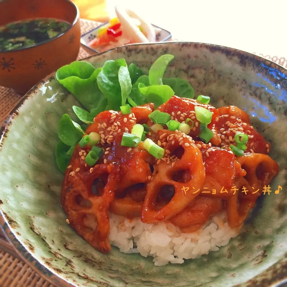 Snapdishの料理写真:絶品〜サクサク蓮根入りヤンニョムチキン丼♪|かおちゃんさん