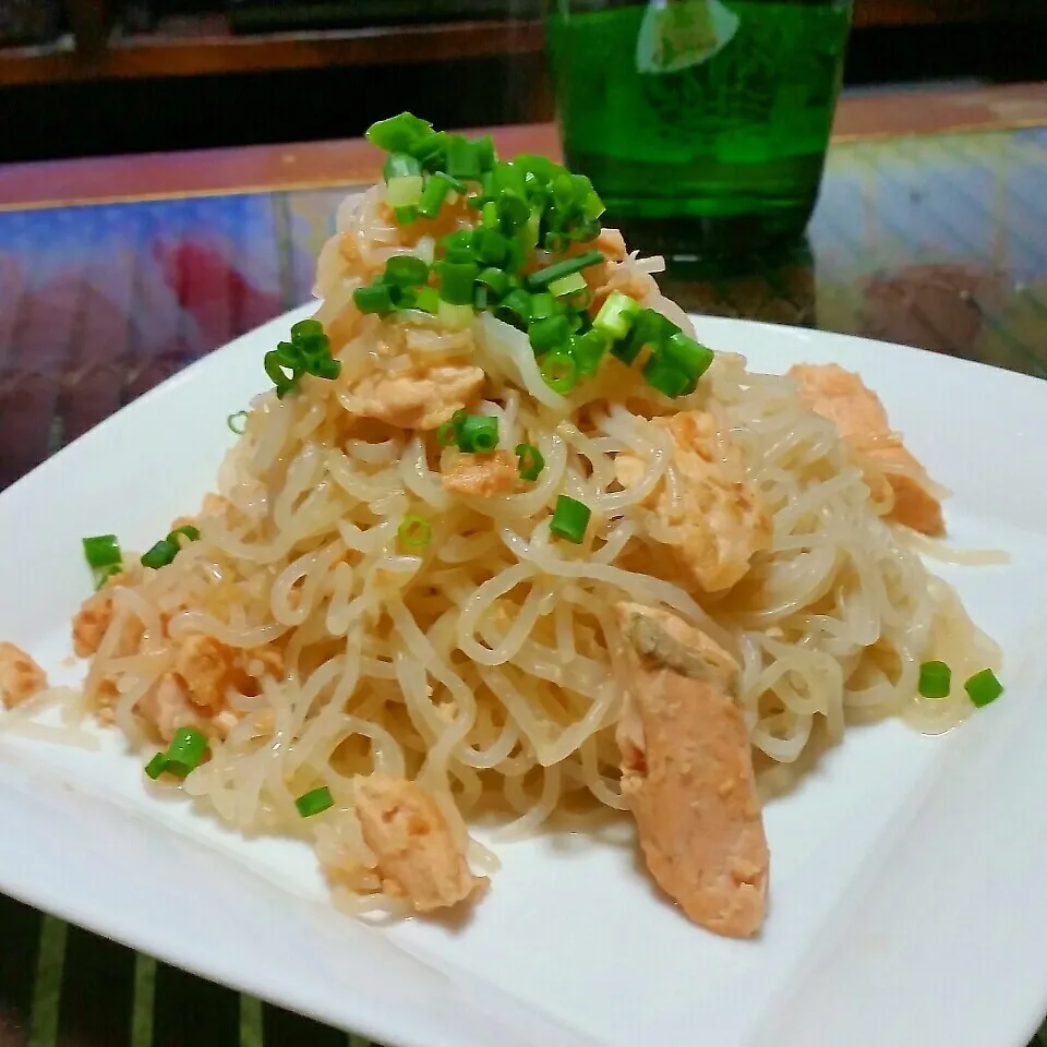 ダイエットな夜は鮭と鮭フレークのしらたきパスタ♪|dai.noriさん