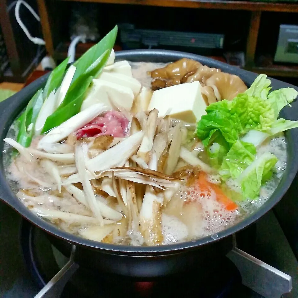 夜ご飯は、牛蒡たっぷり舞茸野菜たくさん牛肉入り塩鍋♪|dai.noriさん