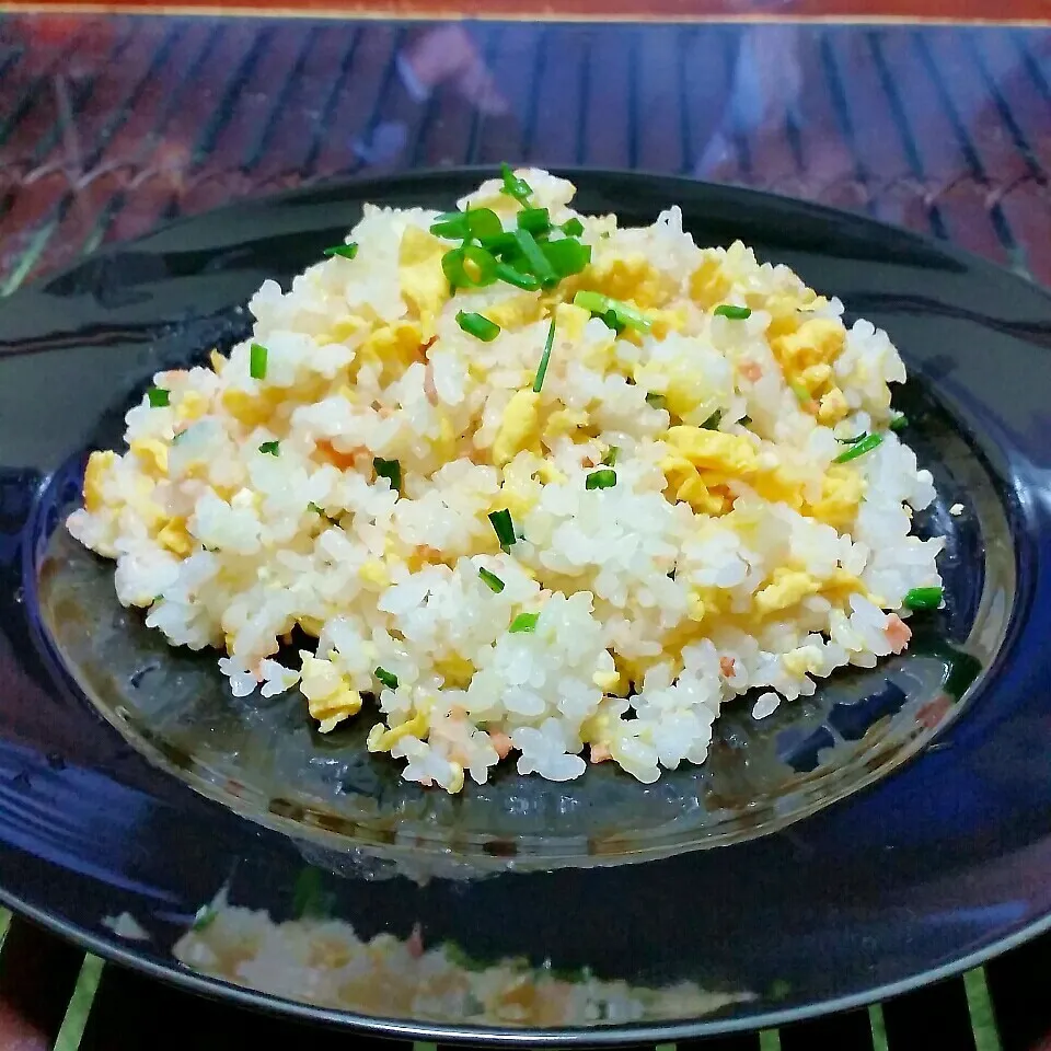 夜ご飯ではたりず(^o^ゞ夜食にサケフレーク炒飯♪太る～|dai.noriさん