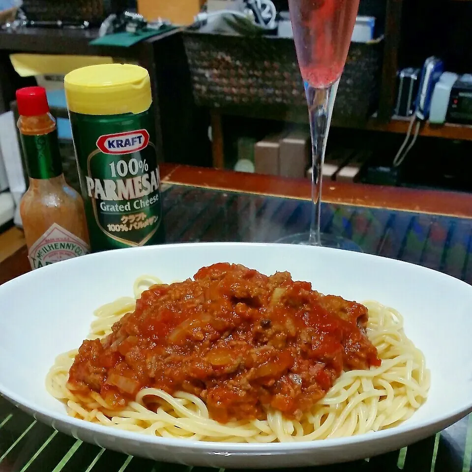 夜ご飯はセブンのハンバーグを潰してミートソースパスタ♪|dai.noriさん