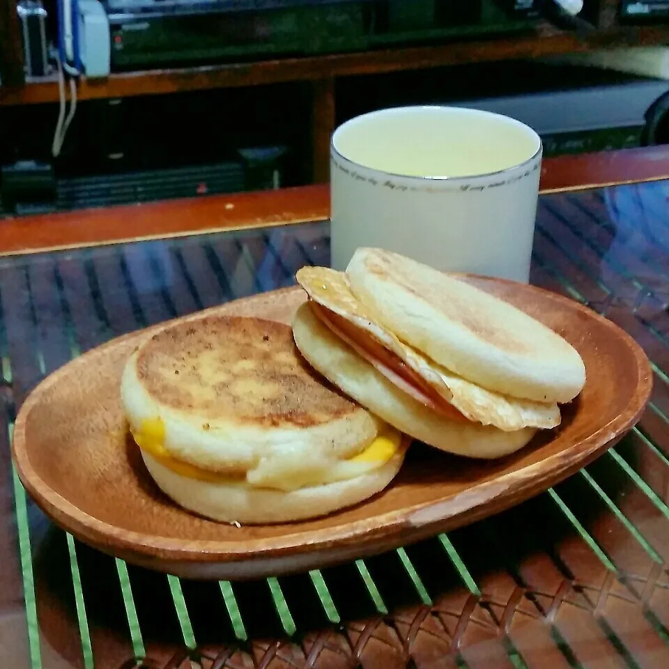 今日のlunchは、2種類チーズサンドとハムエッグのサンド♪|dai.noriさん