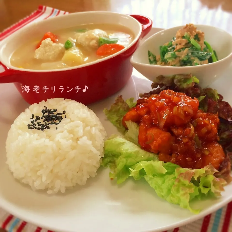 Snapdishの料理写真:簡単海老チリと白菜と肉団子のシチューランチ♪|かおちゃんさん