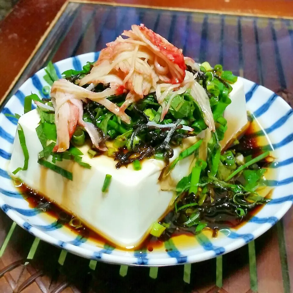 冷奴と小ネギと大葉潮昆布カニカマのごま油醤油|dai.noriさん