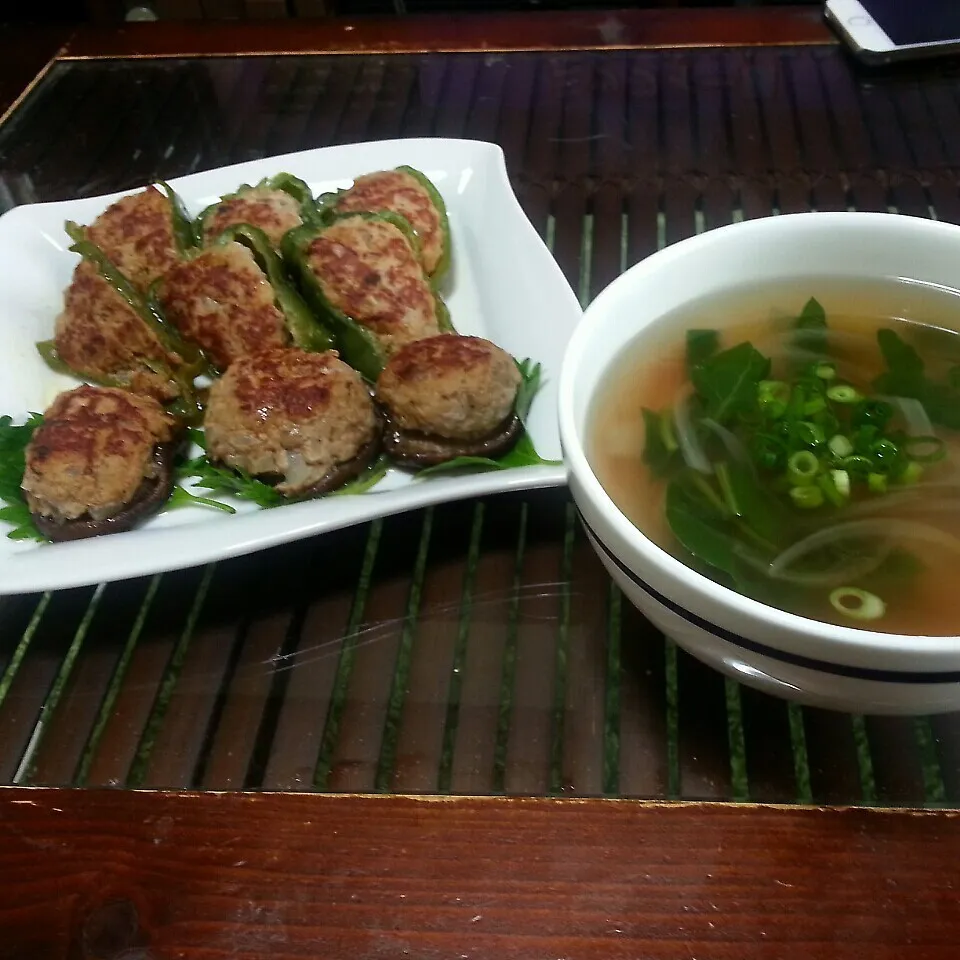 夜ご飯♪椎茸・ピーマン肉詰めとラディッシュと玉葱のスープ|dai.noriさん