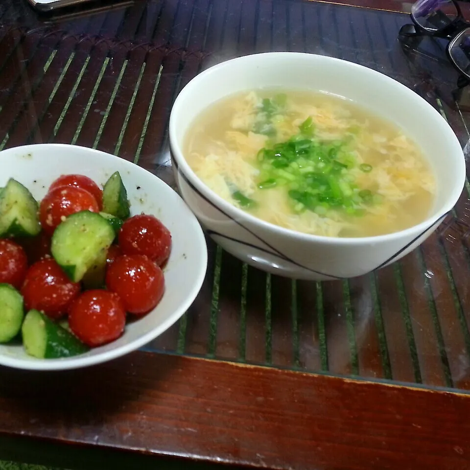 今日の朝飯。ミニトマトをきゅうりと和えたナルムと玉子スープ|dai.noriさん