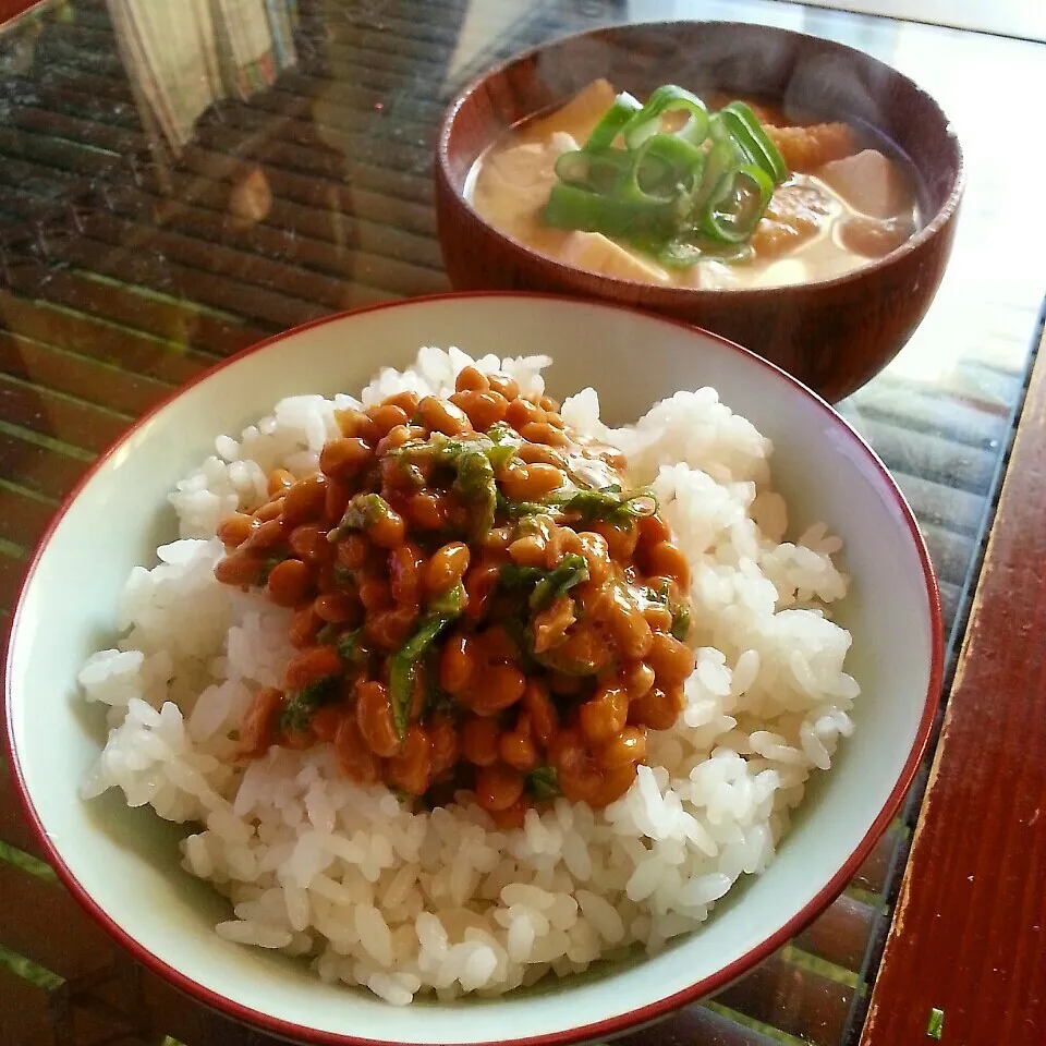 おはようございます。時間ないので納豆ご飯と揚げと豆腐味噌♪|dai.noriさん