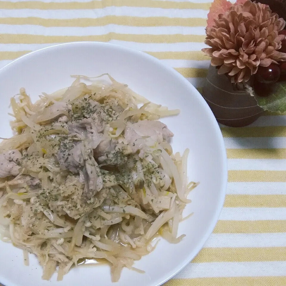 まねっこ❤豚肉とえのきもやしの醤バタレモン|ちいたんさん