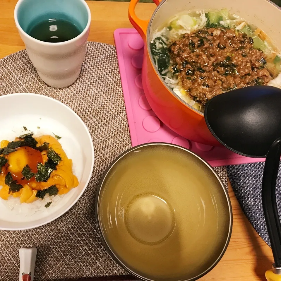 Snapdishの料理写真:ウニ丼と絶品肉味噌鍋|なちょすけさん