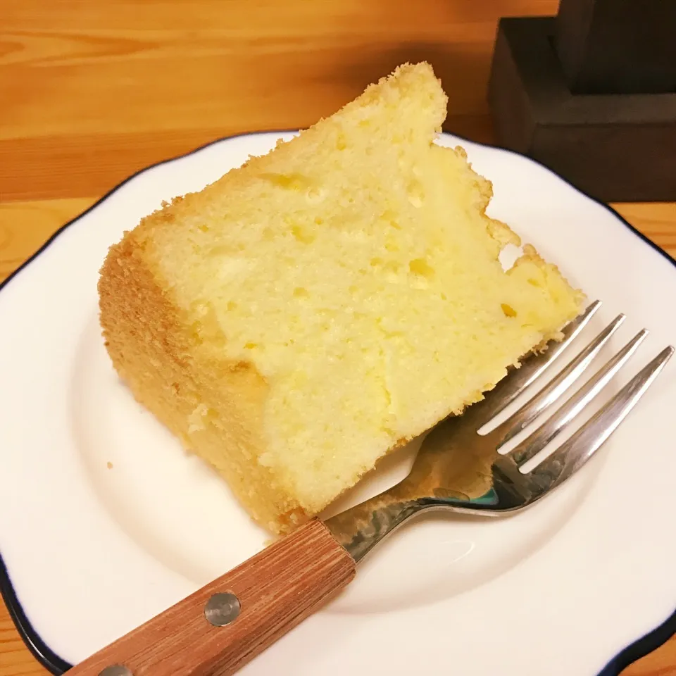 Snapdishの料理写真:ゆずシフォンケーキ|なちょすけさん