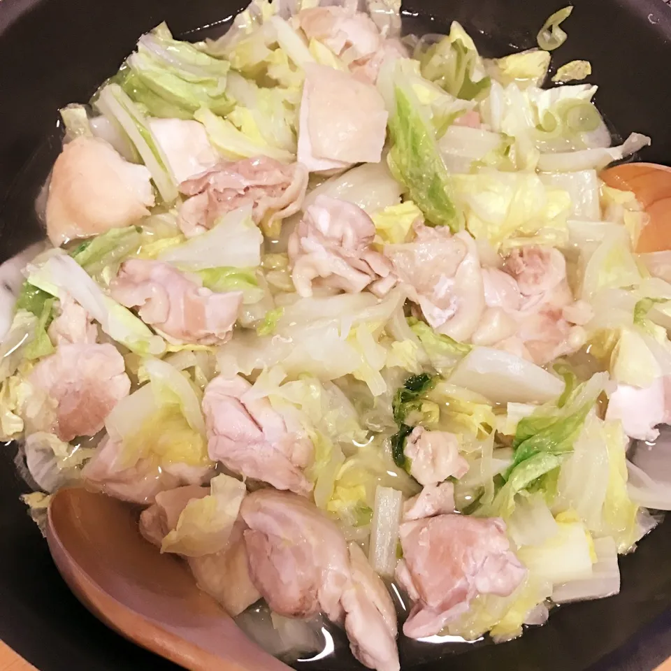 白菜と鶏肉で相方作フライパン鍋|なちょすけさん