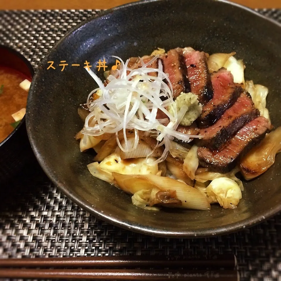 Snapdishの料理写真:ステーキ丼♪|かおちゃんさん