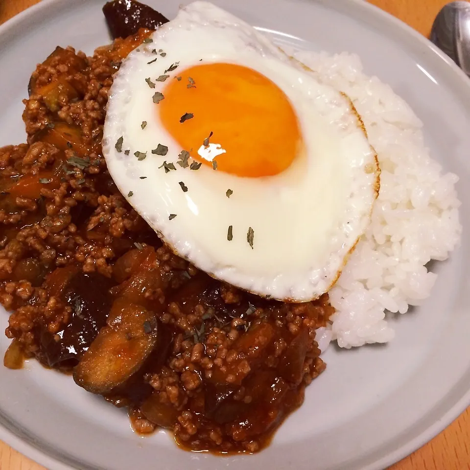 ナスとひき肉のトマケチャライス|なちょすけさん