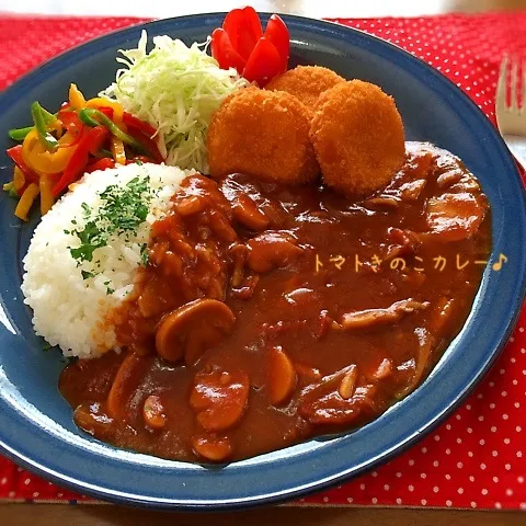 Snapdishの料理写真:トマトきのこカレー♪カニクリームコロッケ添え〜|かおちゃんさん