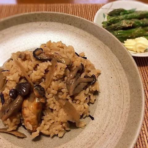 母の牡蠣の炊き込みご飯〜アスパラ味噌漬け♪|かおちゃんさん