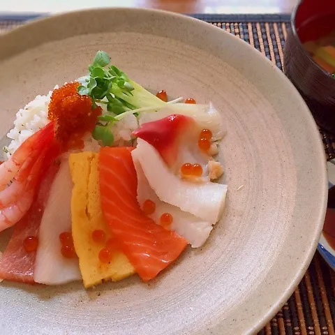 手巻き寿司のネタで〜海鮮丼♪|かおちゃんさん