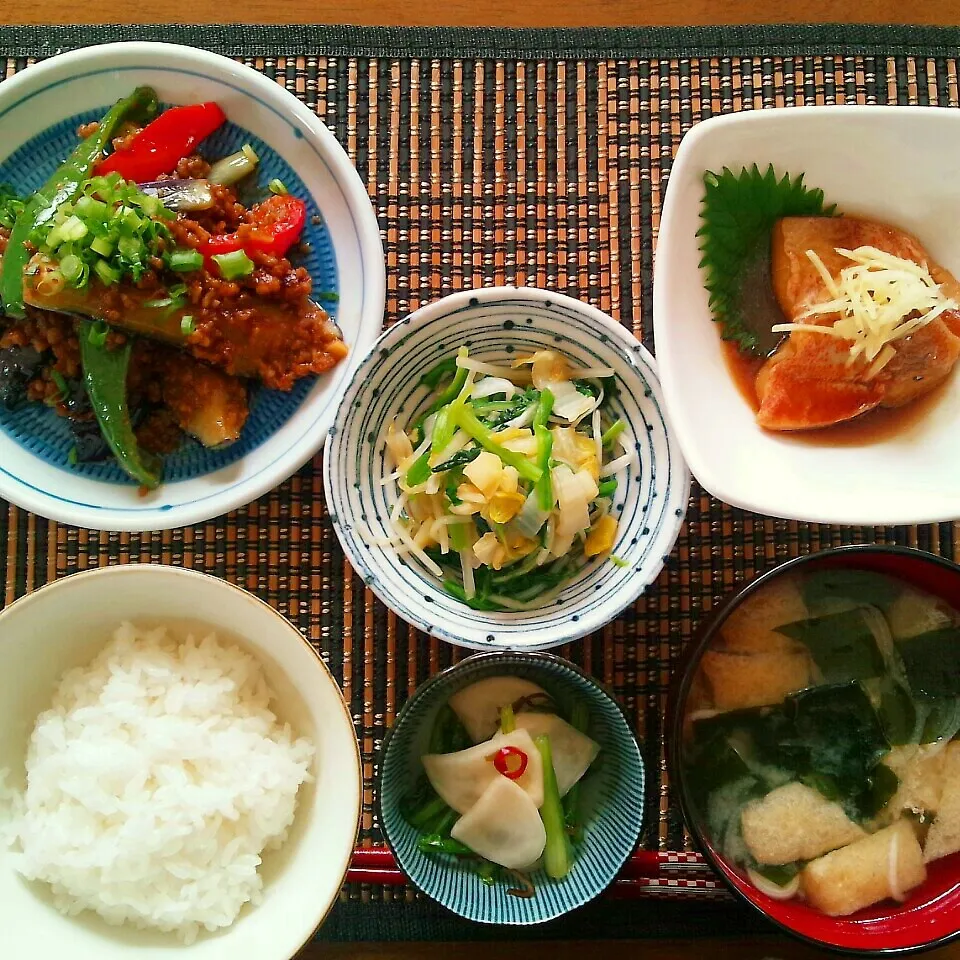 茄子の肉味噌炒め赤魚の煮付けランチ♪|かおちゃんさん